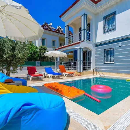 The Ultimate In An Ideal Location, 1004