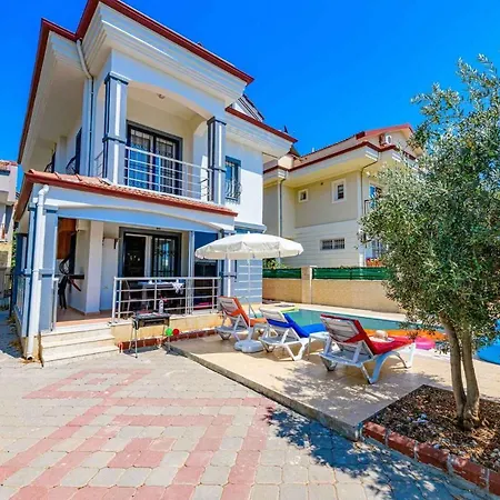 The Ultimate In An Ideal Location, 1004 Villa *